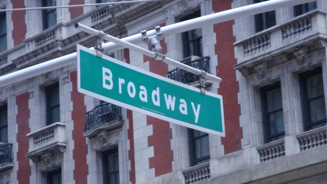 Spacious Apt Close To 9Th Avenue New York