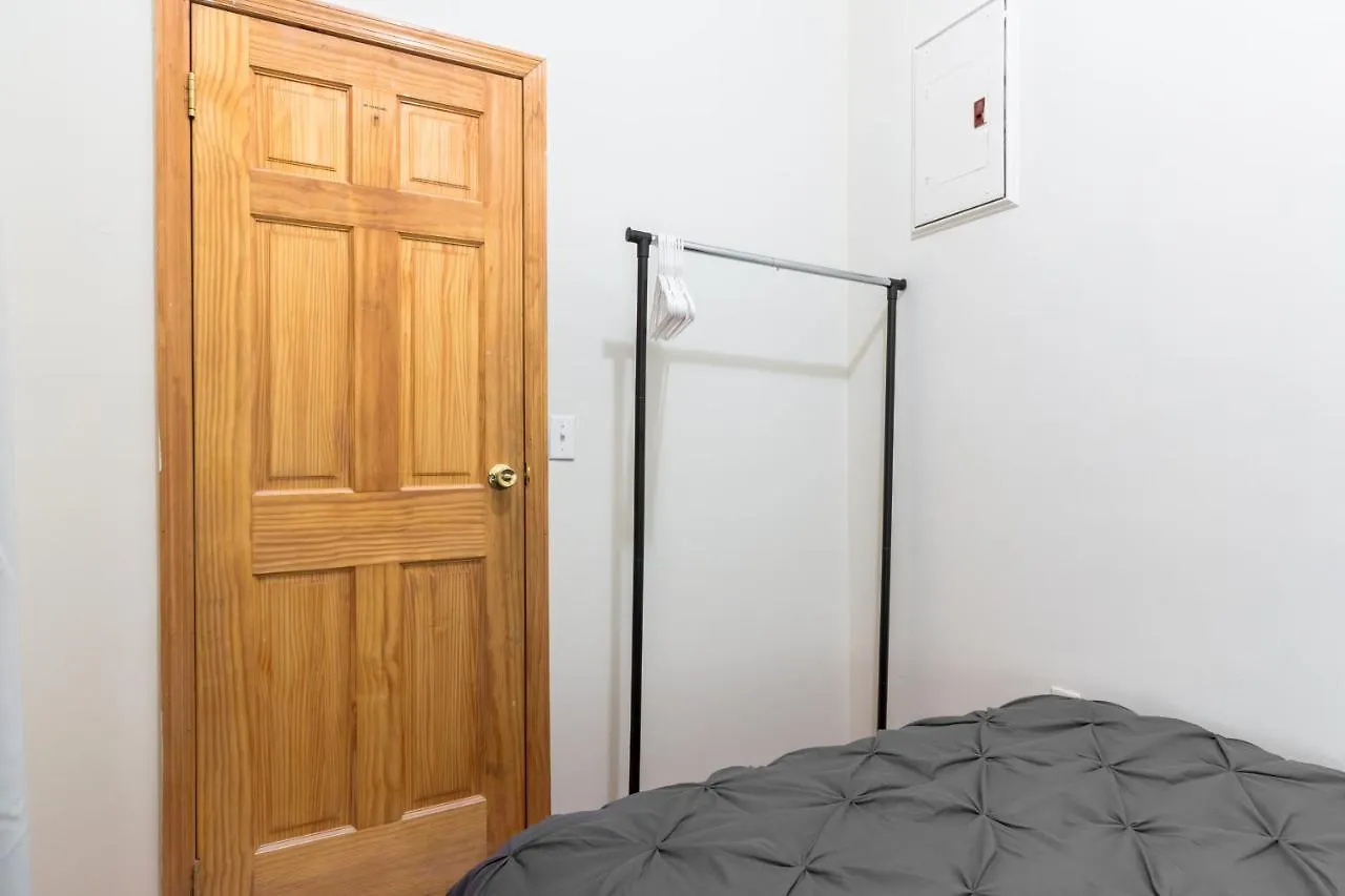 Spacious Apt Close To 9Th Avenue New York 0*,  Verenigde Staten