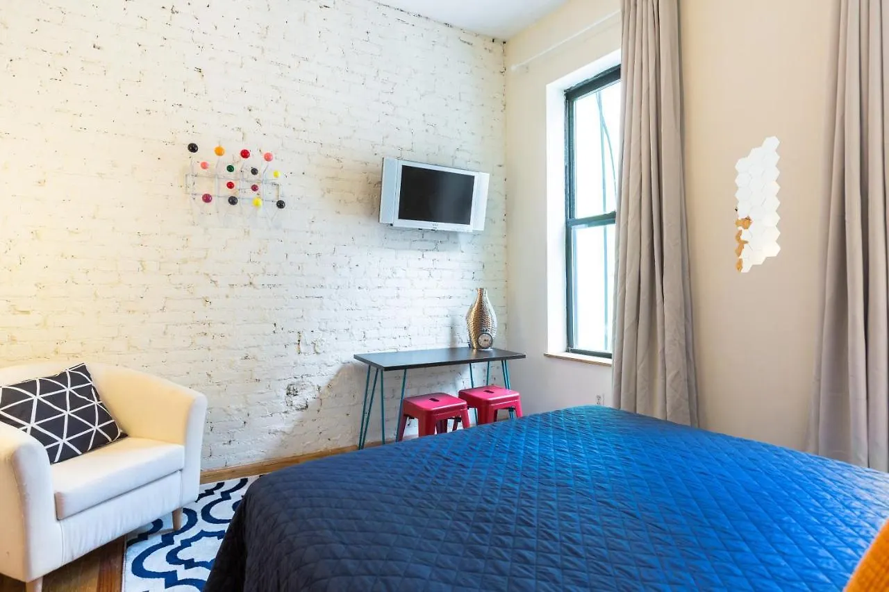 Spacious Apt Close To 9Th Avenue New York