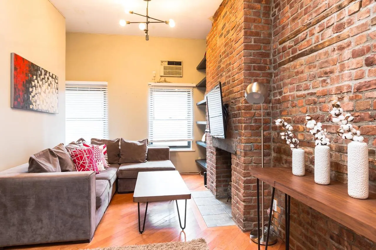 Spacious Apt Close To 9Th Avenue New York