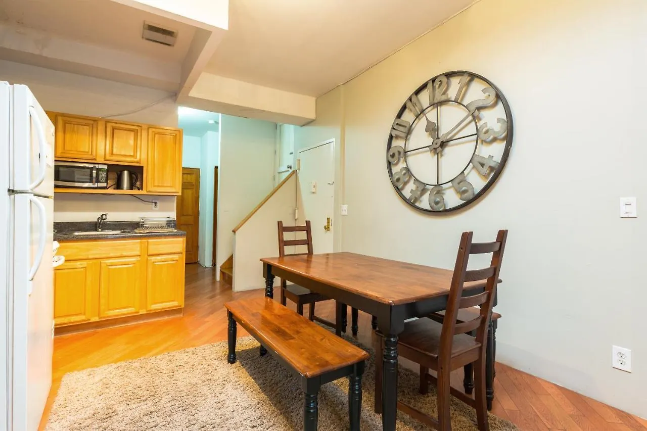 Spacious Apt Close To 9Th Avenue New York